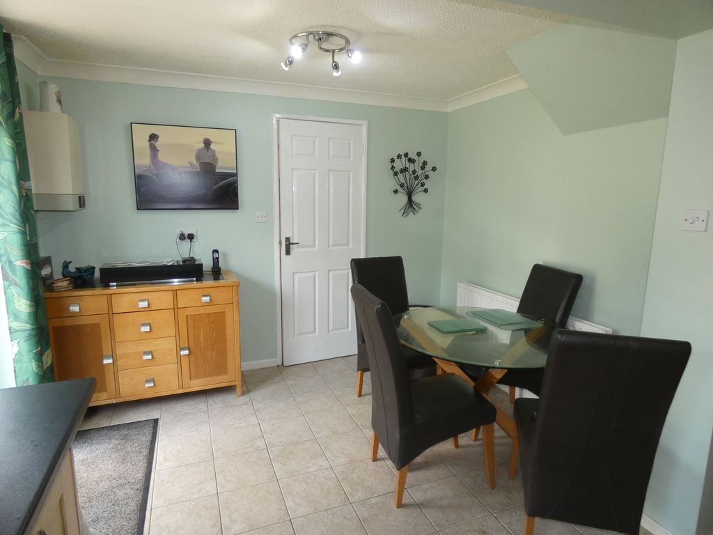Diner/Kitchen- click for photo gallery